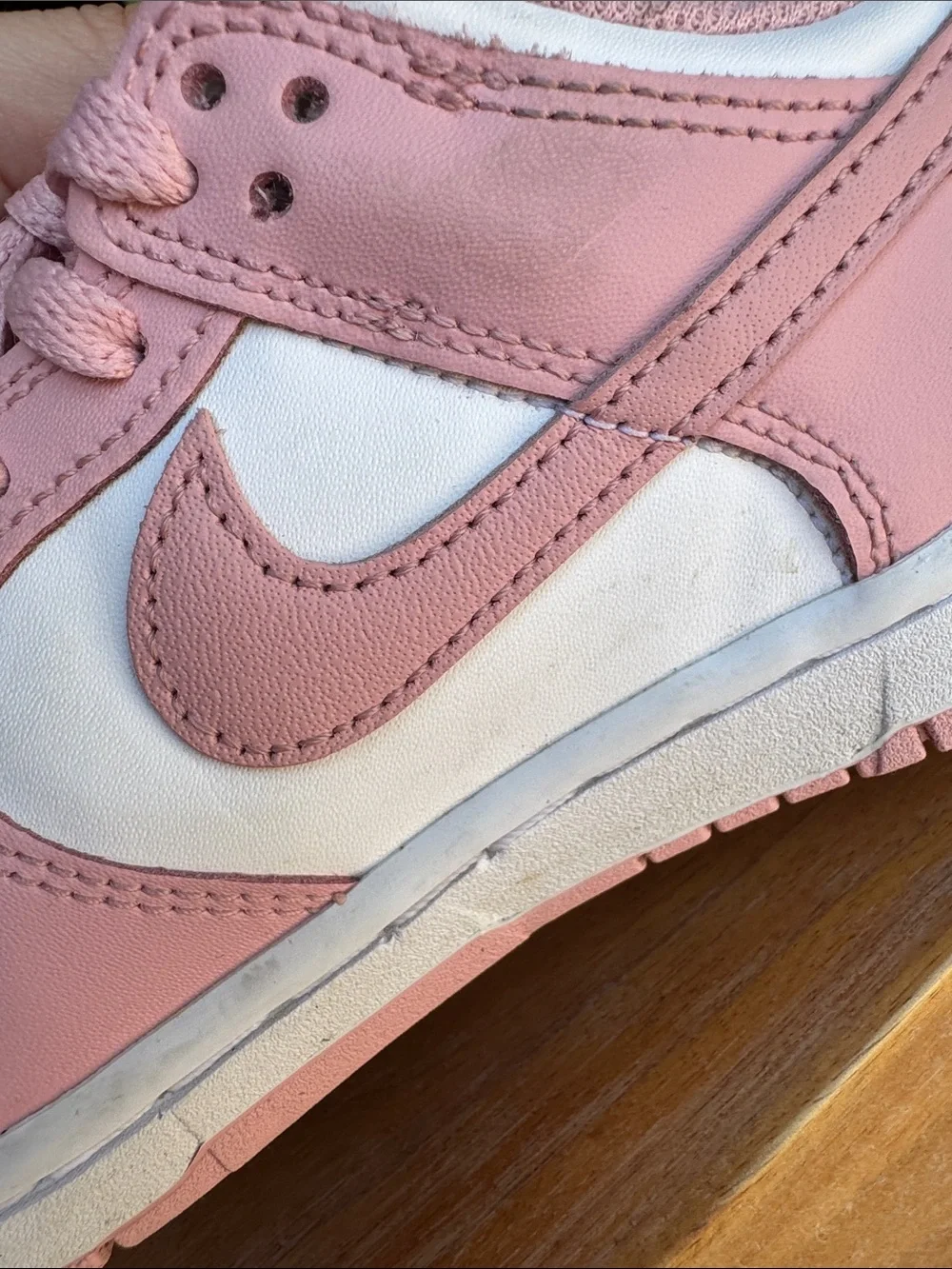 Nike Kids Pink and White Low-Top Sneakers — size2Y